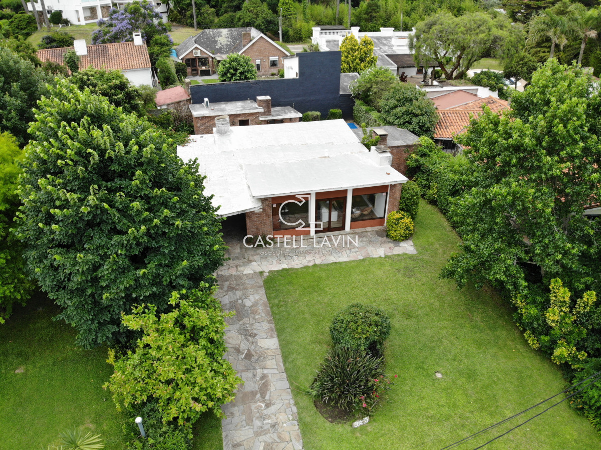 Casa ID.54 - Alquiler Temporal Casa 4 Dormitorios con Piscina Playa Mansa Punta del Este