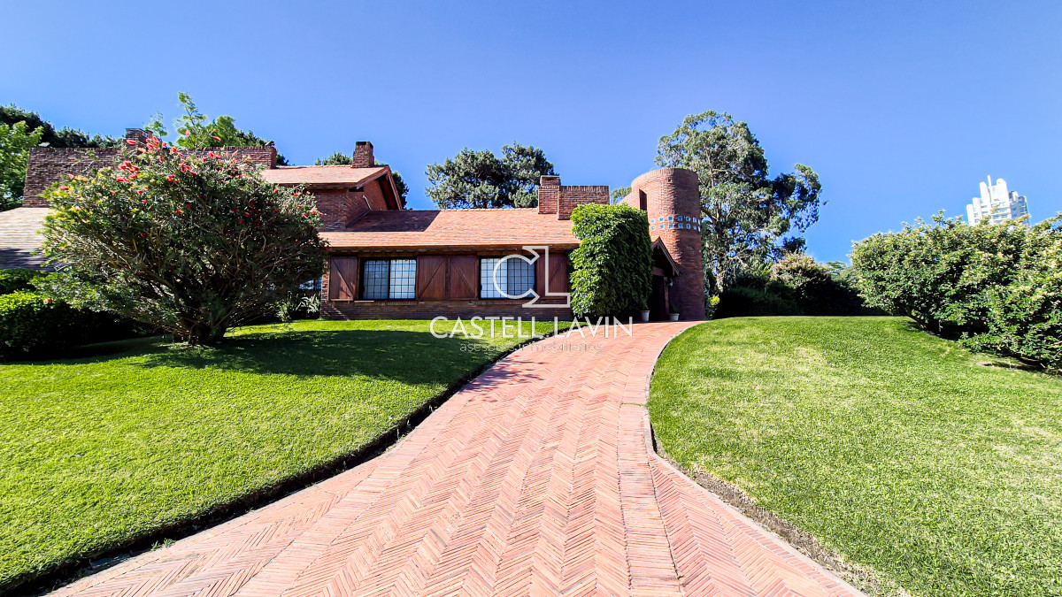 Casa ID.20 - Venta Casa 7 Dormitorios con Piscina Playa Mansa