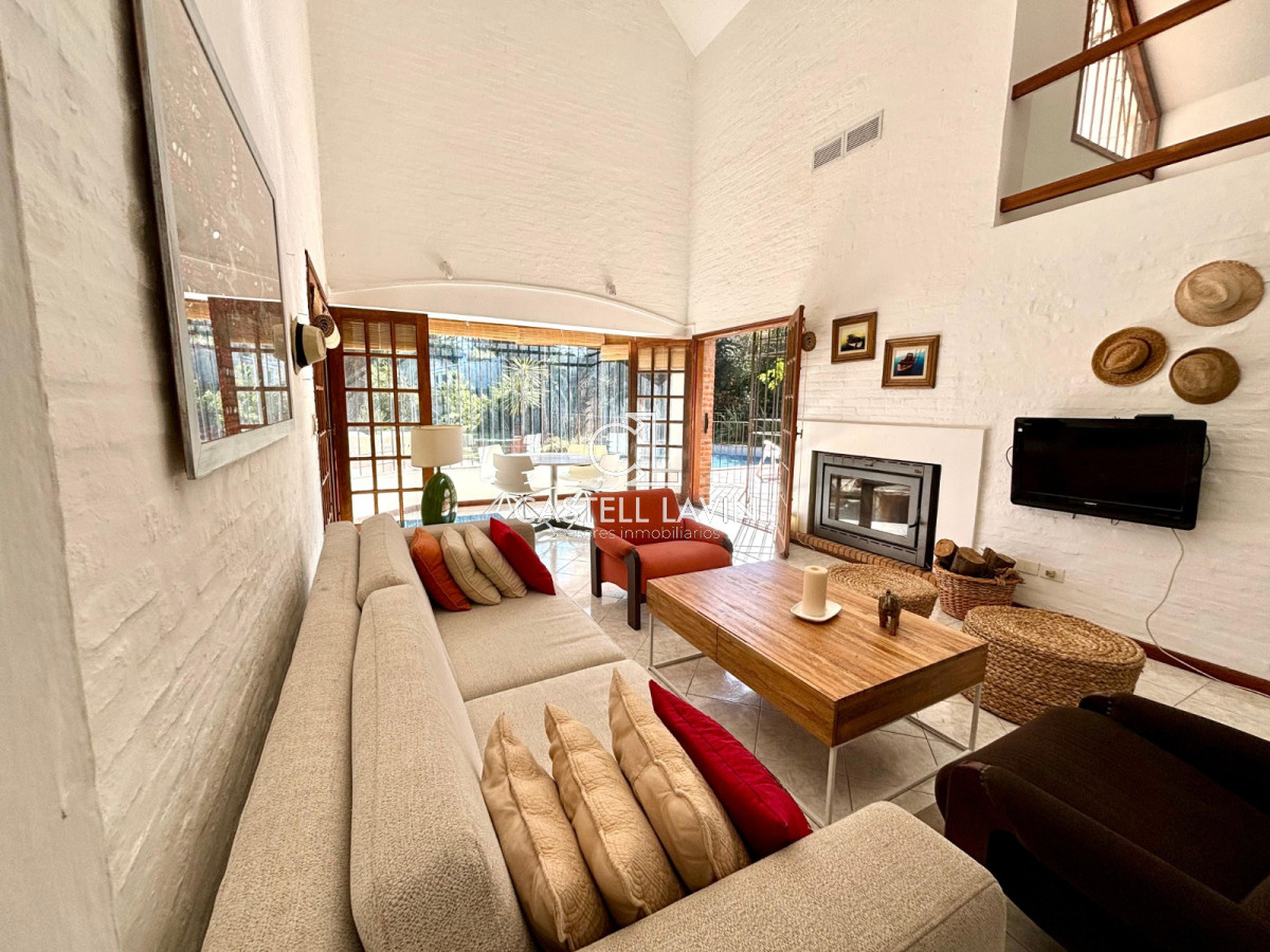 Casa ID.85 - Alquiler Temporal Casa 3 Dormitorios con Piscina Cantegril Punta del Este 