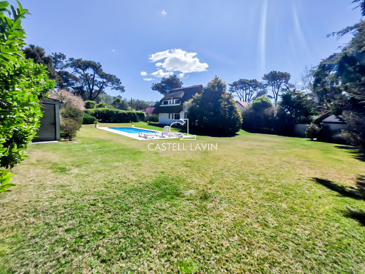 Casa ID.128 - Venta Casa 3 Dormitorios con Piscina Rincón del Indio Punta del Este