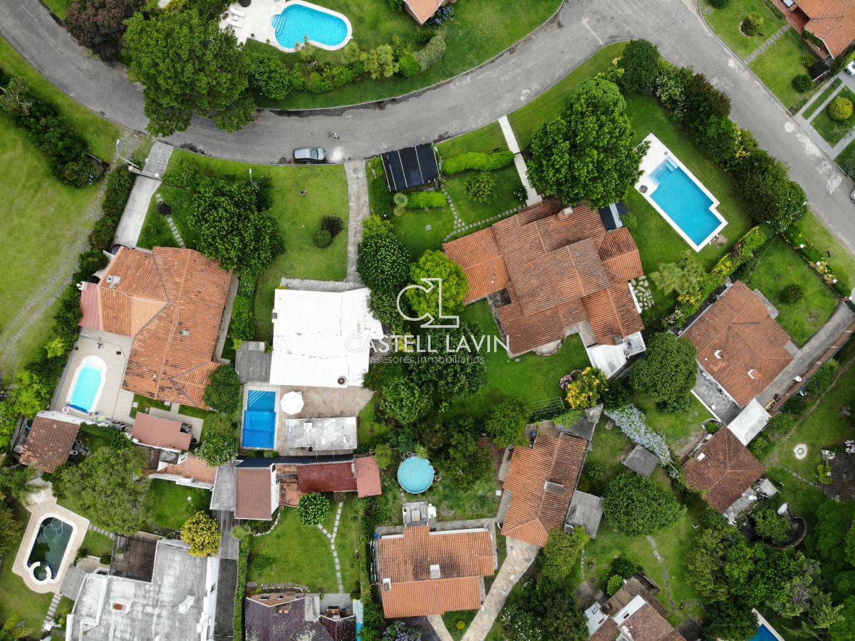 Casa ID.54 - Alquiler Temporal Casa 4 Dormitorios con Piscina Playa Mansa Punta del Este