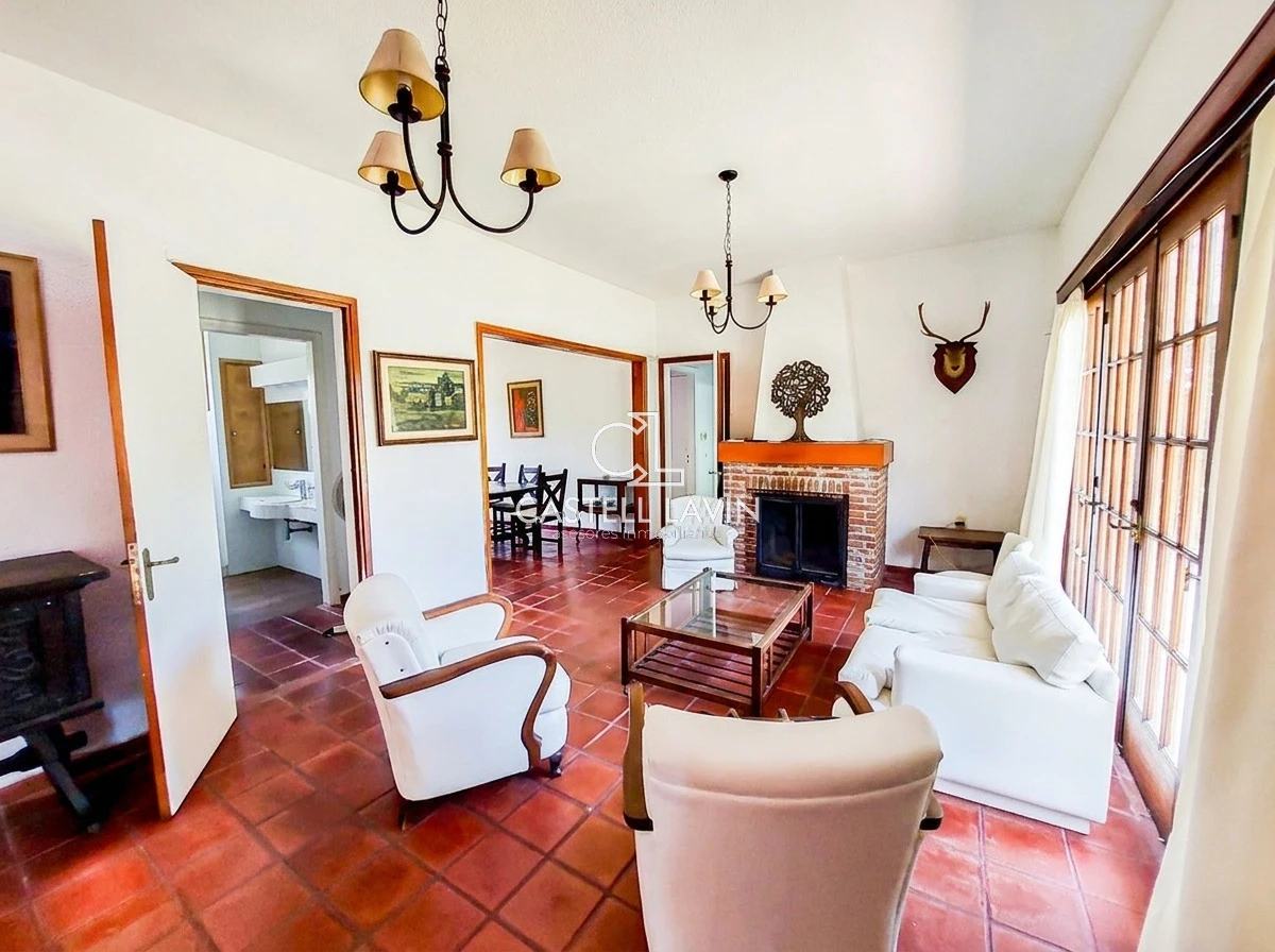 Casa ID.102 - Alquiler Anual Casa 4 Dormitorios Playa Mansa Punta del Este