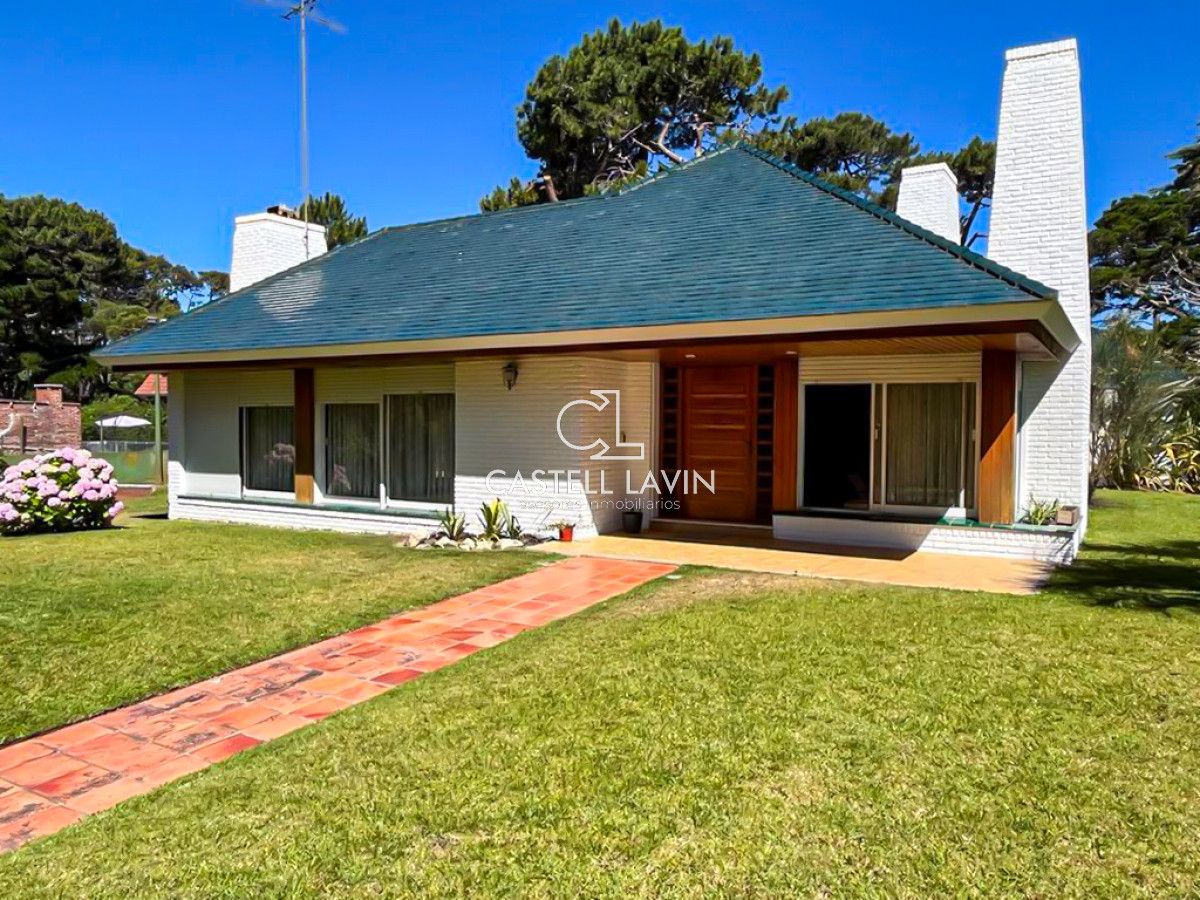 Casa ID.621 - Alquiler Temporal Casa 3 Dormitorios Playa Mansa Punta del Este
