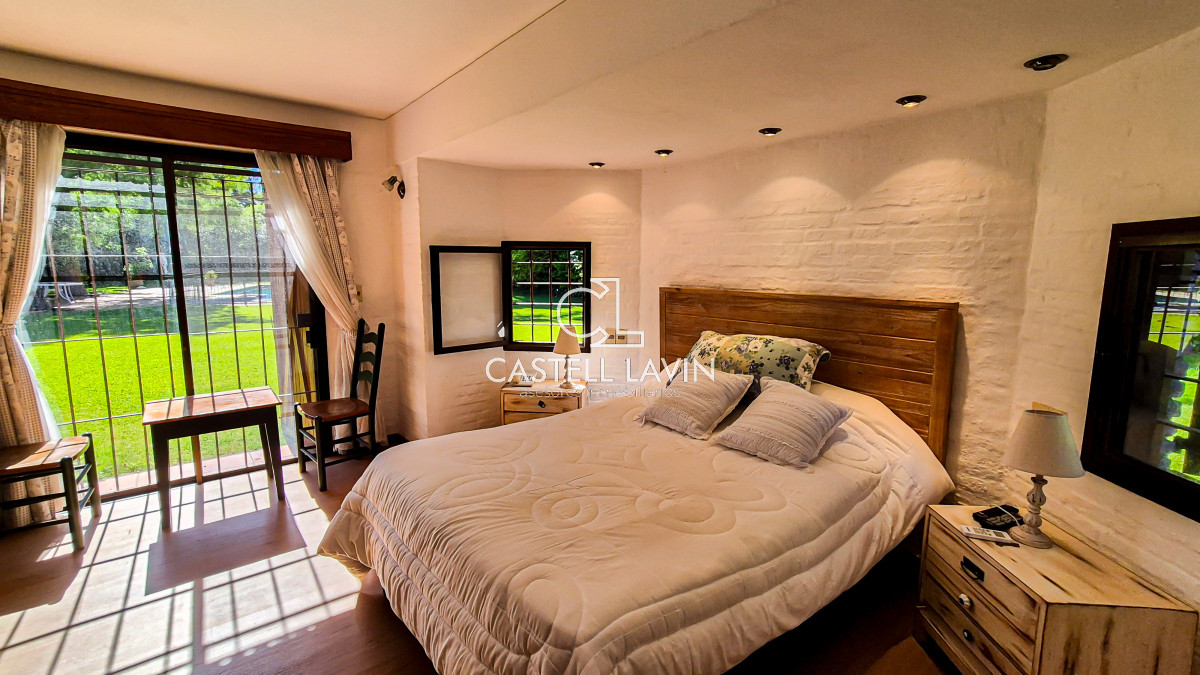 Casa ID.20 - Venta Casa 7 Dormitorios con Piscina Playa Mansa
