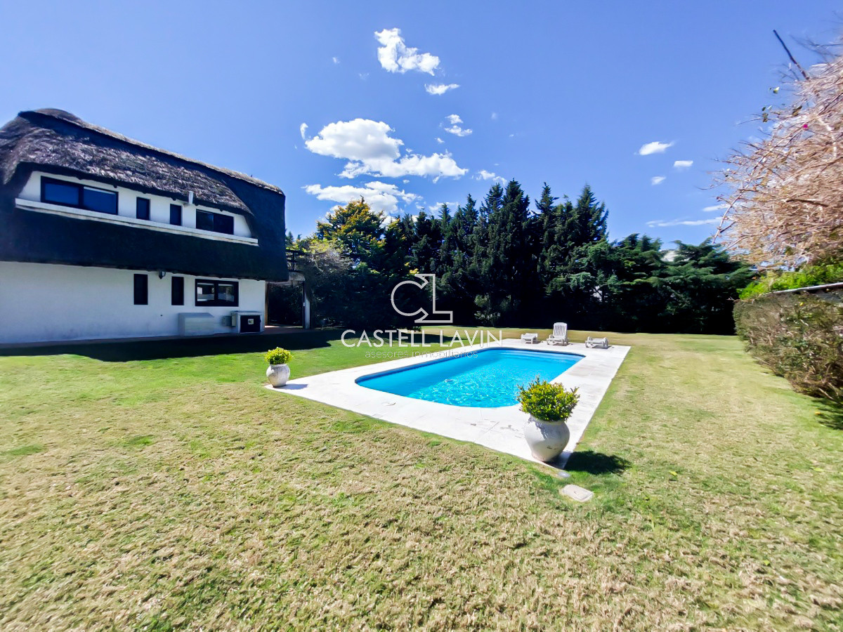 Casa ID.128 - Venta Casa 3 Dormitorios con Piscina Rincón del Indio Punta del Este