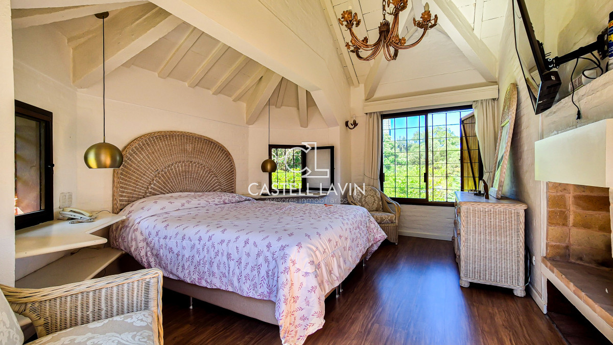 Casa ID.20 - Venta Casa 7 Dormitorios con Piscina Playa Mansa