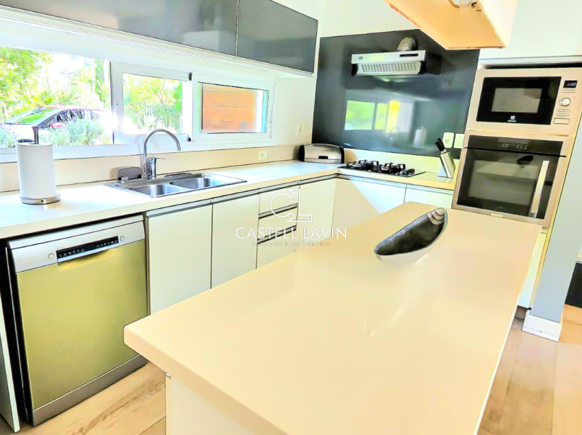 Casa ID.723 - Venta Casa 4 Dormitorios con piscina Marly Punta del Este