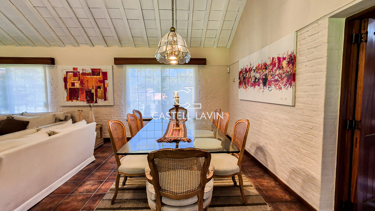 Casa ID.20 - Venta Casa 7 Dormitorios con Piscina Playa Mansa