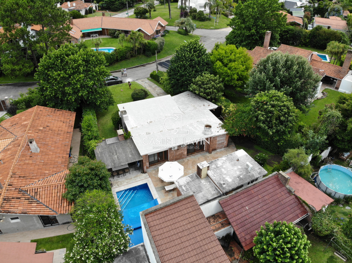 Casa ID.54 - Alquiler Temporal Casa 4 Dormitorios con Piscina Playa Mansa Punta del Este