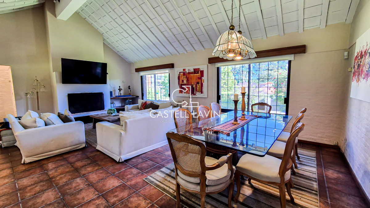 Casa ID.20 - Venta Casa 7 Dormitorios con Piscina Playa Mansa