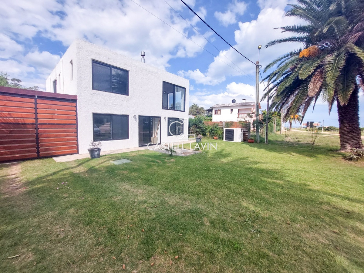 Casa ID.5 - Venta Casa 3 Dormitorios A pasos del Mar Sauce de Portezuelo 