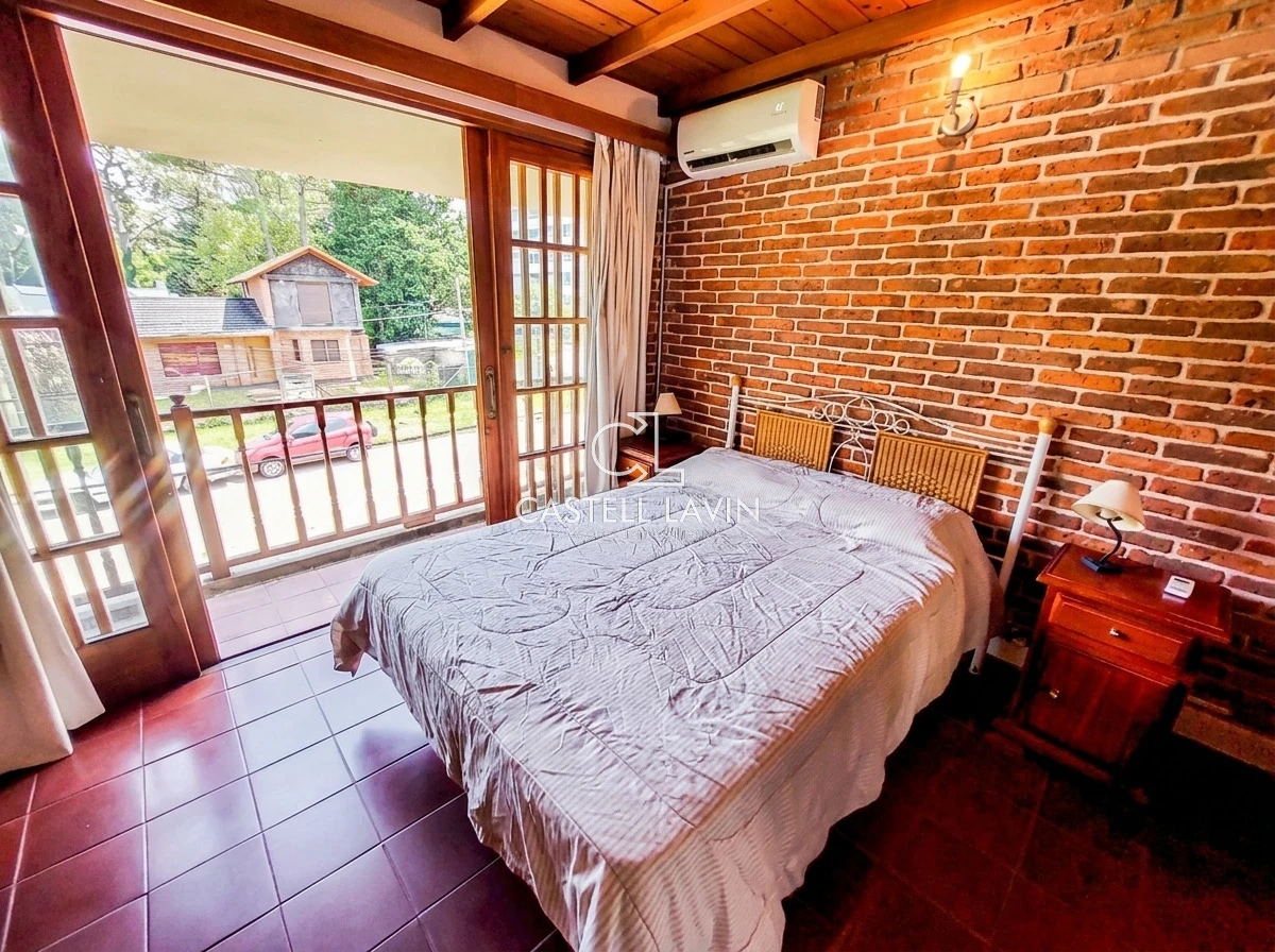 Casa ID.102 - Alquiler Anual Casa 4 Dormitorios Playa Mansa Punta del Este