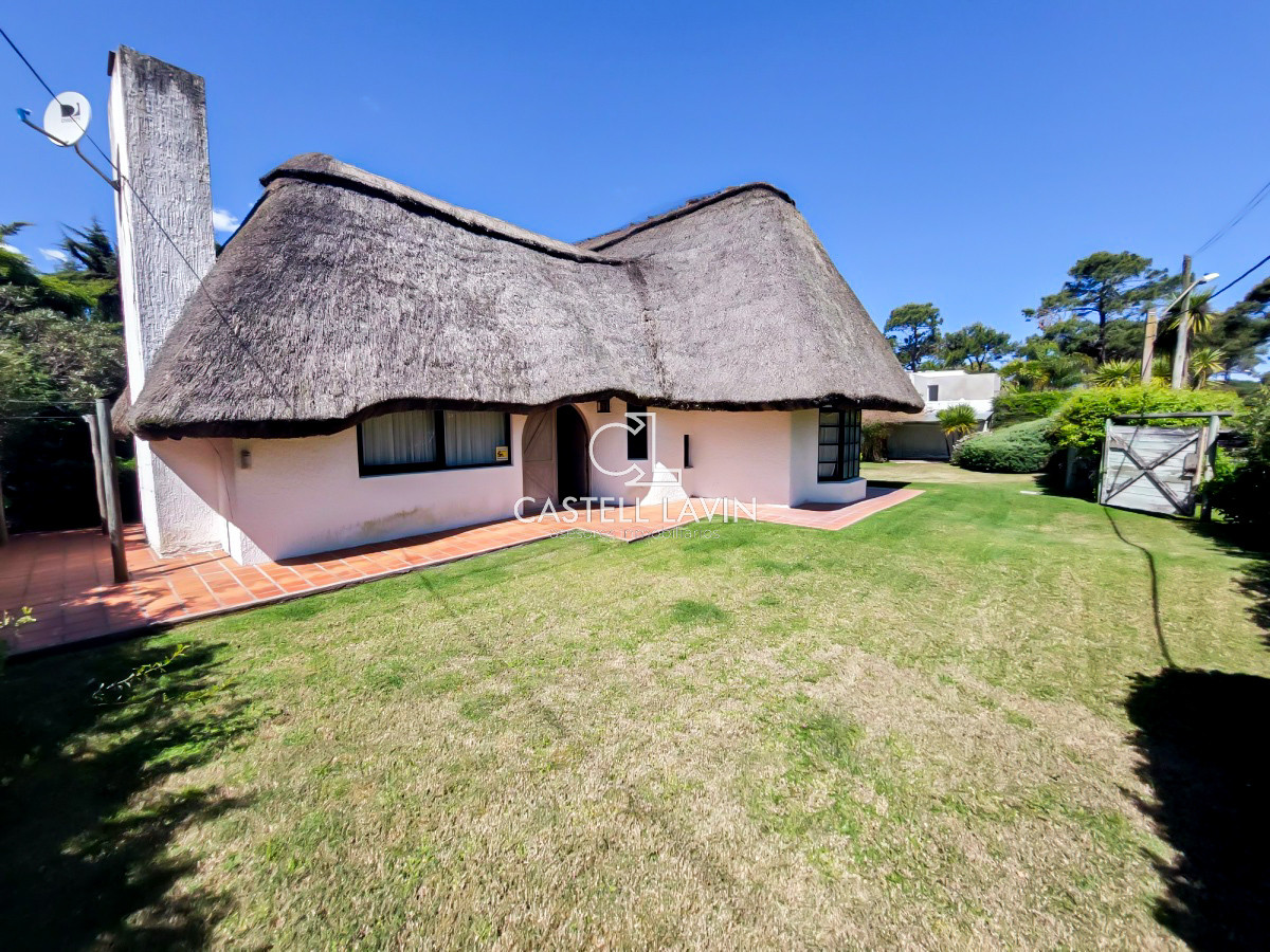 Casa ID.128 - Venta Casa 3 Dormitorios con Piscina Rincón del Indio Punta del Este