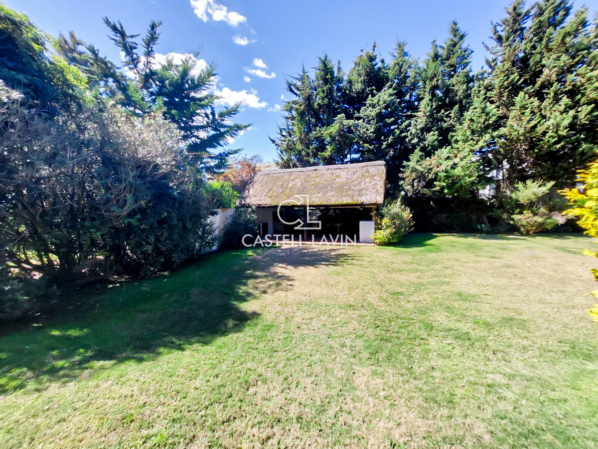 Casa ID.128 - Venta Casa 3 Dormitorios con Piscina Rincón del Indio Punta del Este