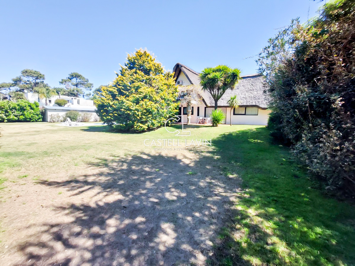 Casa ID.128 - Venta Casa 3 Dormitorios con Piscina Rincón del Indio Punta del Este