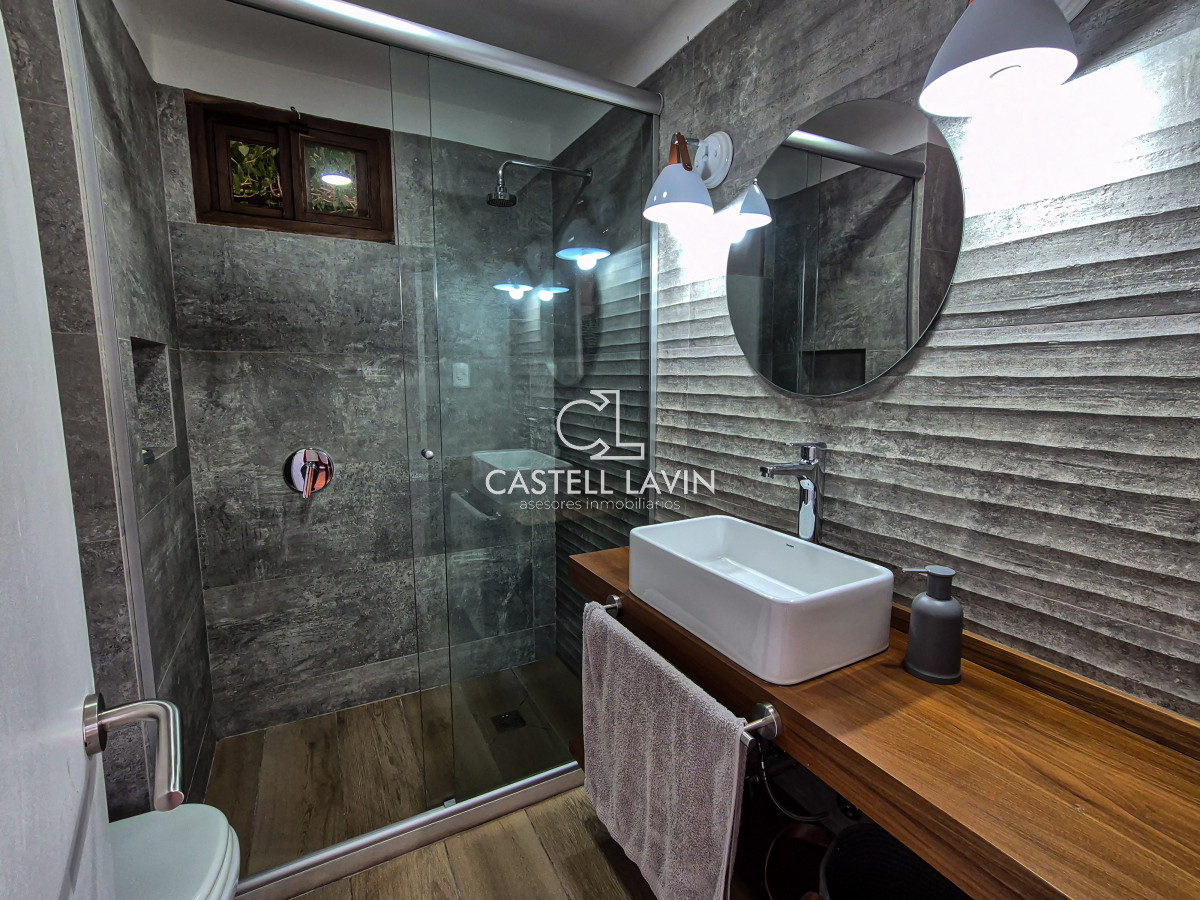 Casa ID.54 - Alquiler Temporal Casa 4 Dormitorios con Piscina Playa Mansa Punta del Este