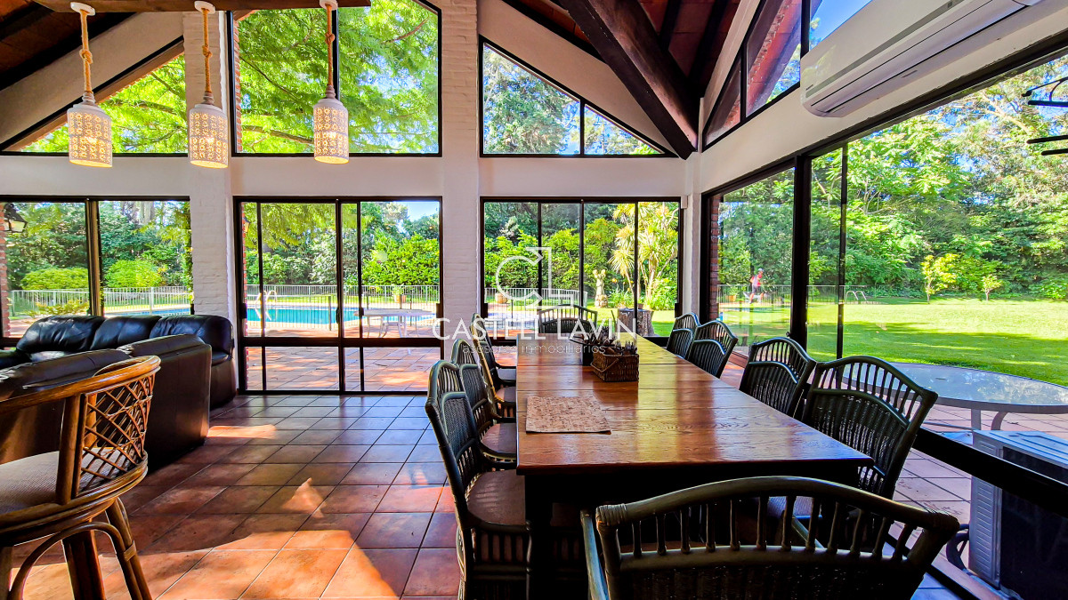 Casa ID.20 - Venta Casa 7 Dormitorios con Piscina Playa Mansa