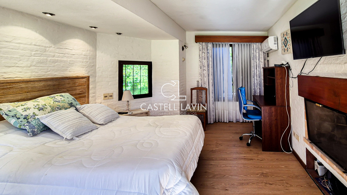 Casa ID.20 - Venta Casa 7 Dormitorios con Piscina Playa Mansa