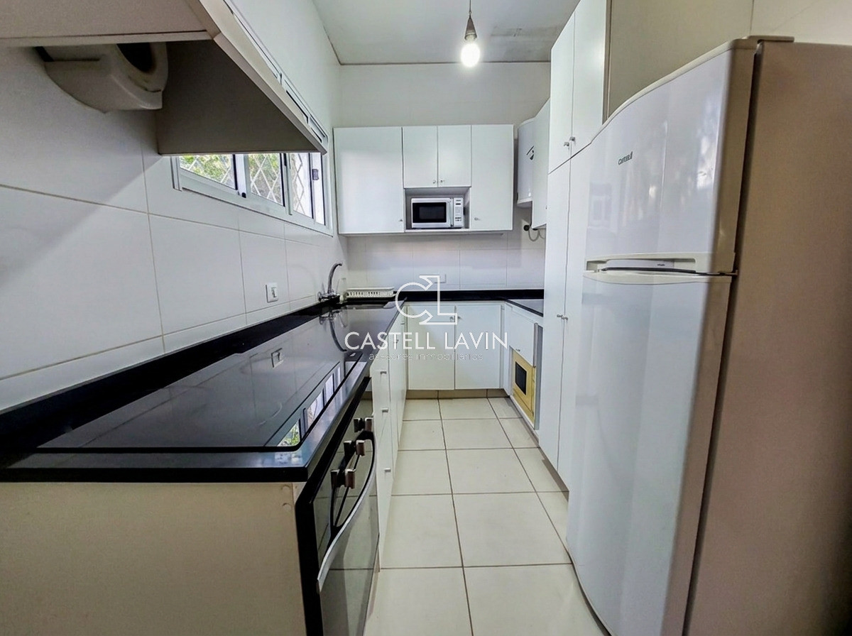 Casa ID.102 - Alquiler Anual Casa 4 Dormitorios Playa Mansa Punta del Este