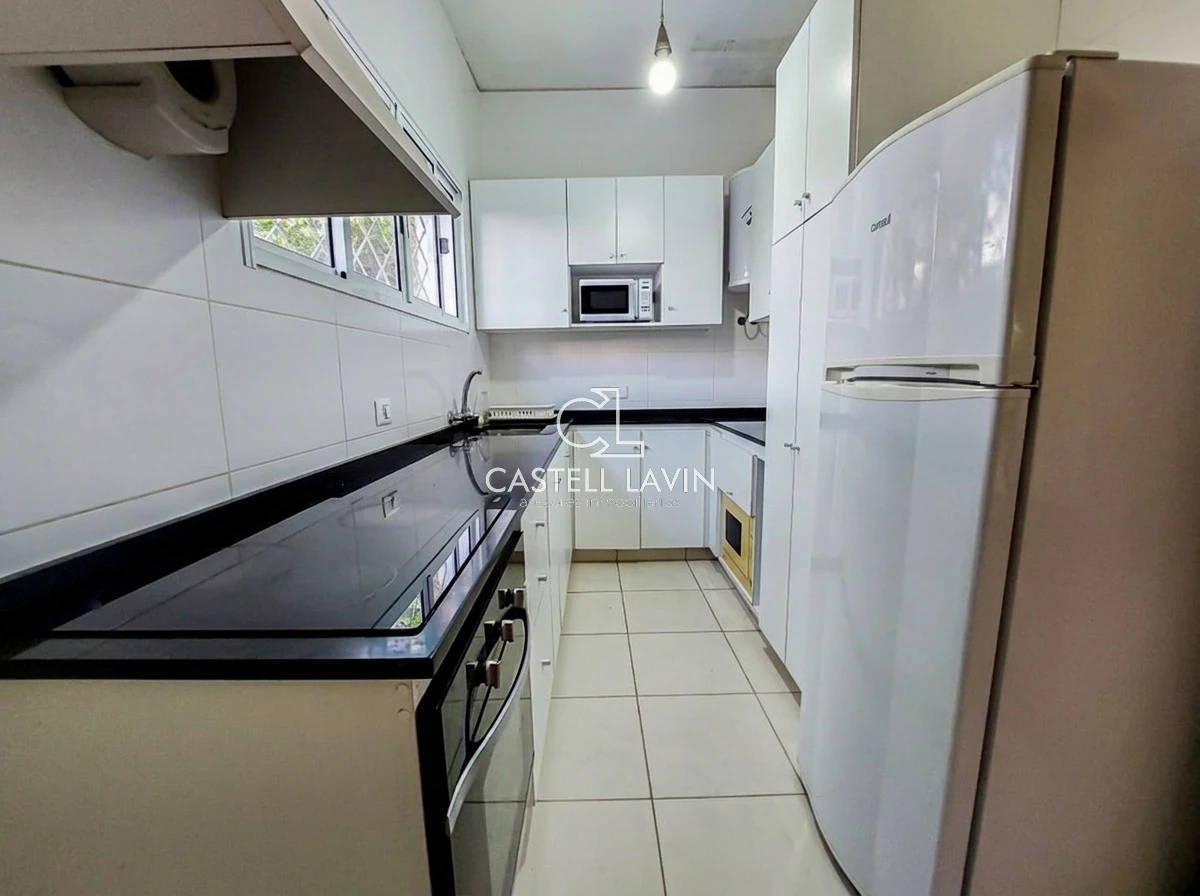 Casa ID.102 - Alquiler Anual Casa 4 Dormitorios Playa Mansa Punta del Este