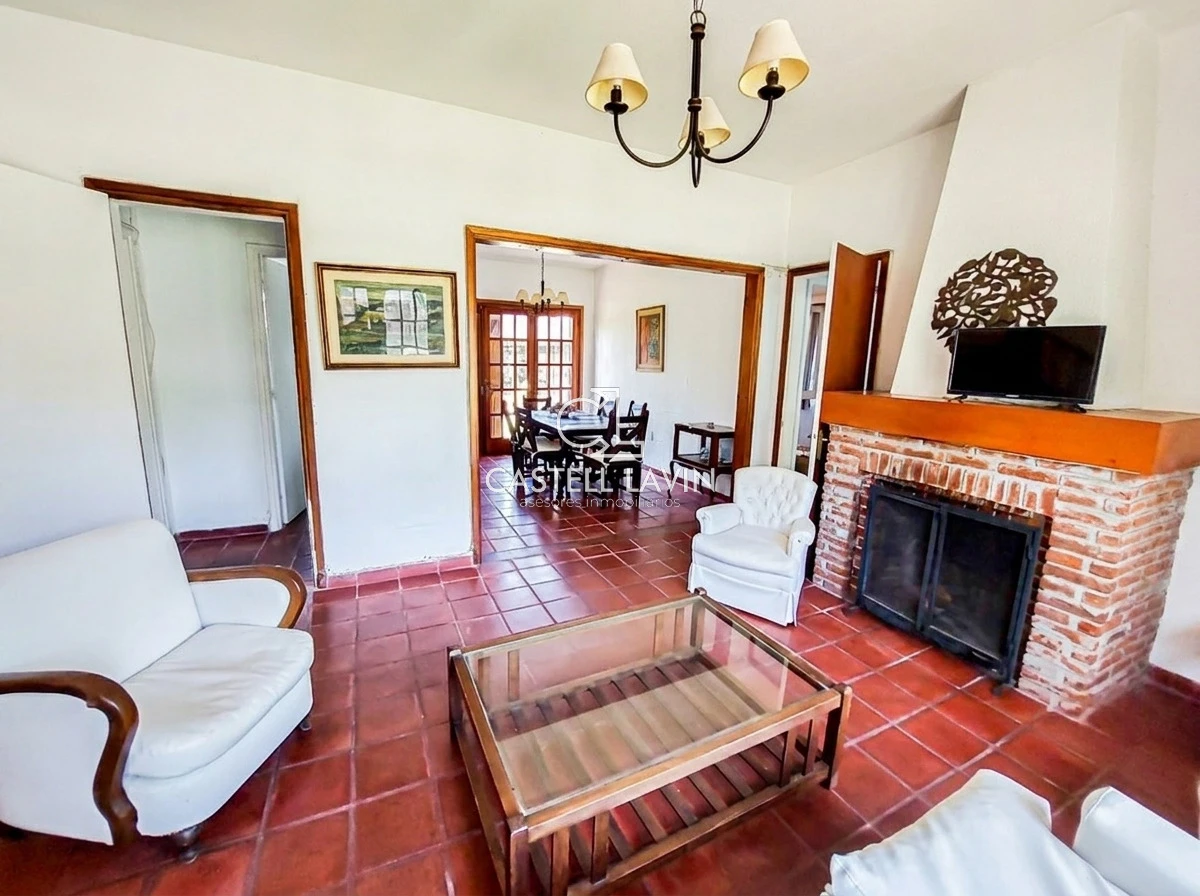 Casa ID.102 - Alquiler Anual Casa 4 Dormitorios Playa Mansa Punta del Este