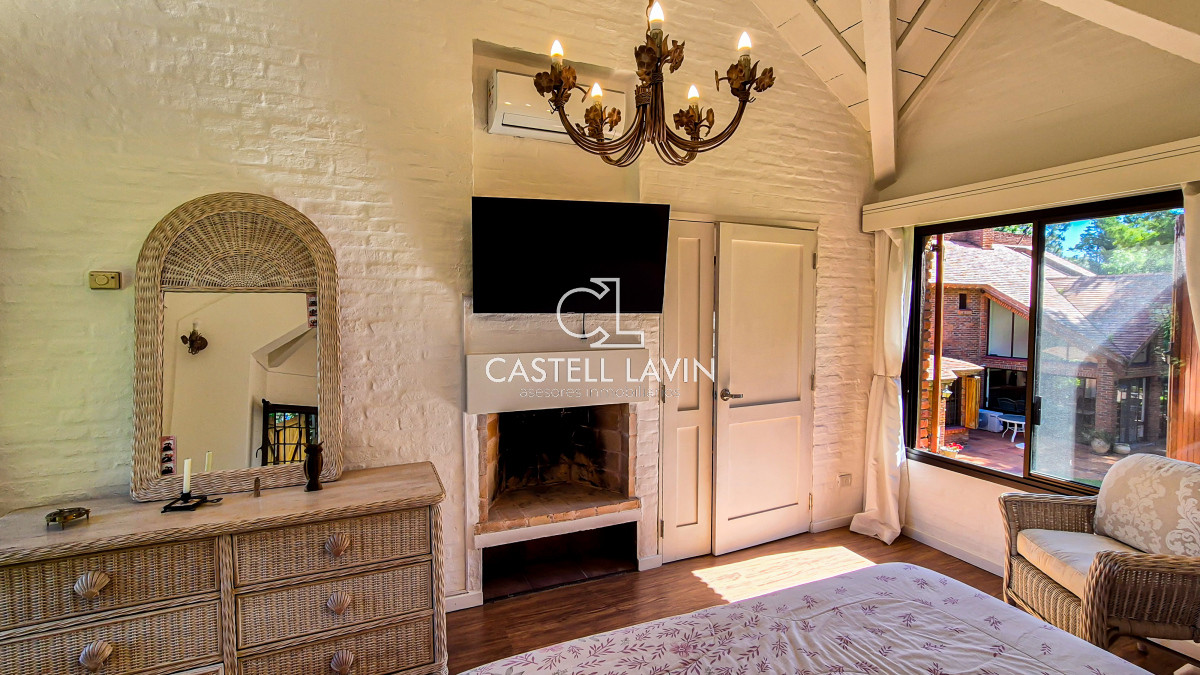 Casa ID.20 - Venta Casa 7 Dormitorios con Piscina Playa Mansa