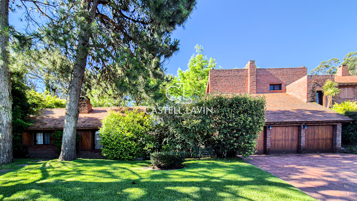 Casa ID.20 - Venta Casa 7 Dormitorios con Piscina Playa Mansa