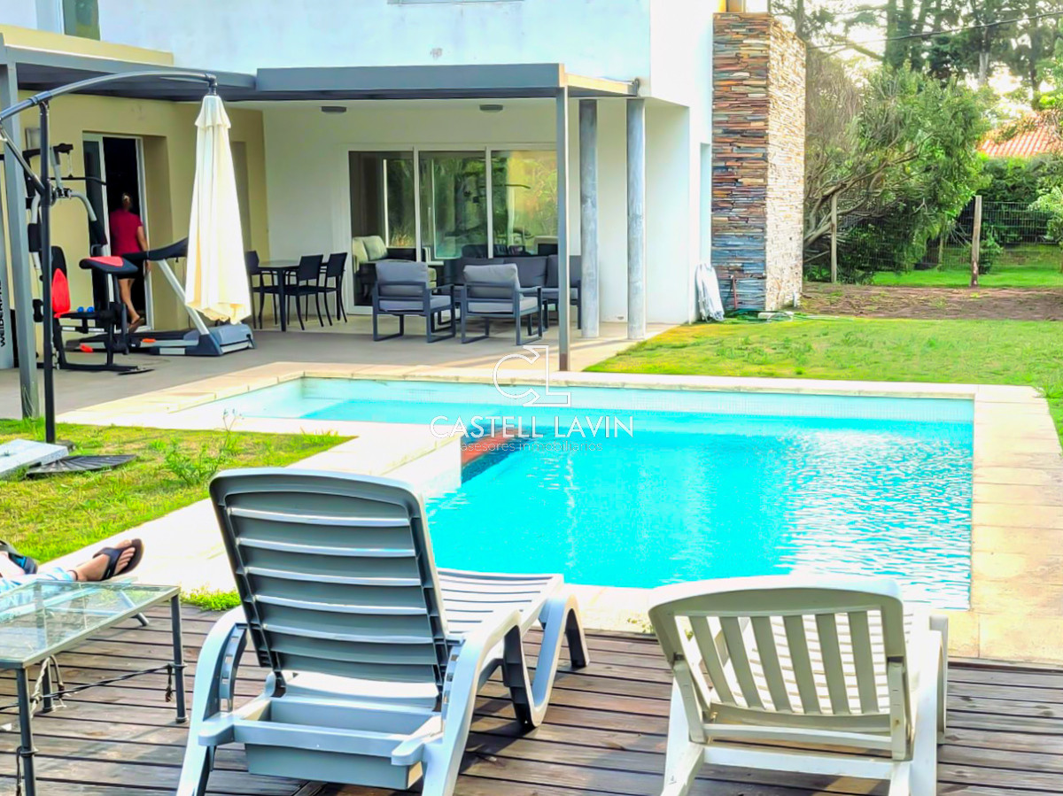 Casa ID.723 - Venta Casa 4 Dormitorios con piscina Marly Punta del Este