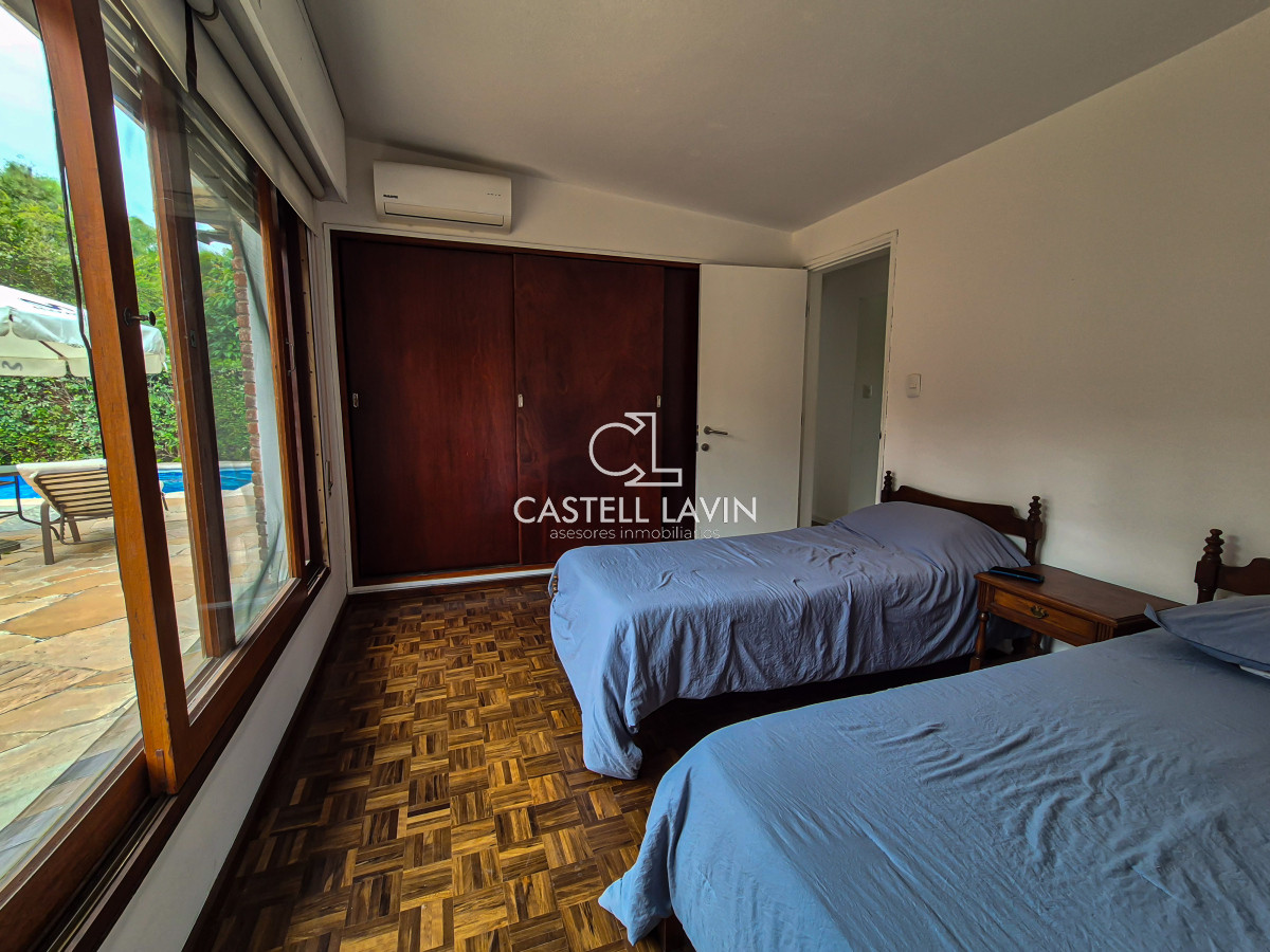 Casa ID.54 - Alquiler Temporal Casa 4 Dormitorios con Piscina Playa Mansa Punta del Este