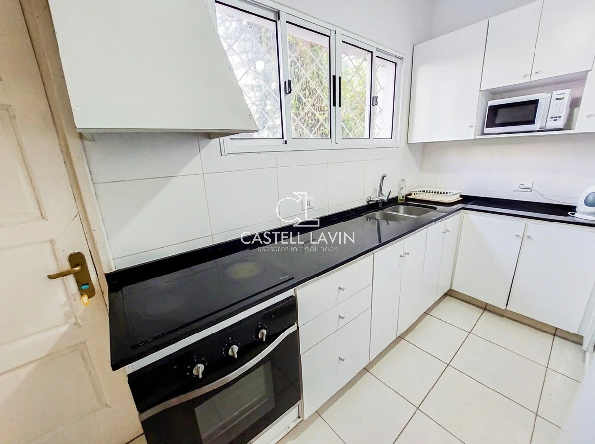 Casa ID.102 - Alquiler Anual Casa 4 Dormitorios Playa Mansa Punta del Este