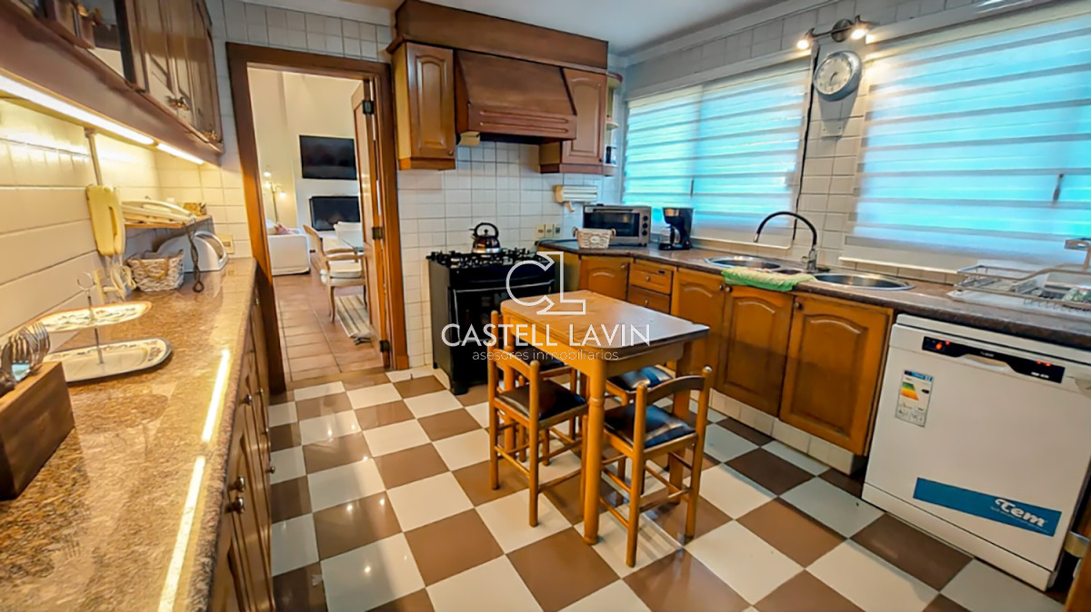 Casa ID.20 - Venta Casa 7 Dormitorios con Piscina Playa Mansa