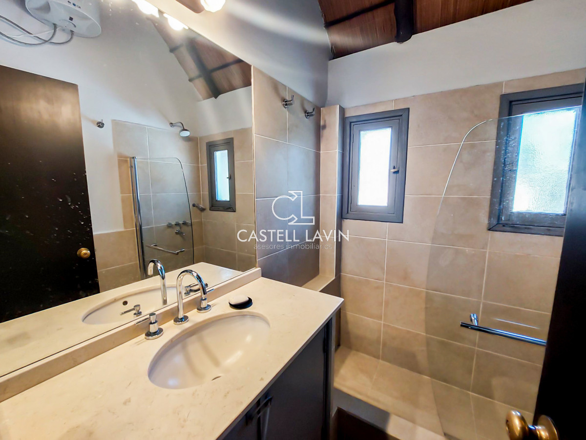Casa ID.128 - Venta Casa 3 Dormitorios con Piscina Rincón del Indio Punta del Este