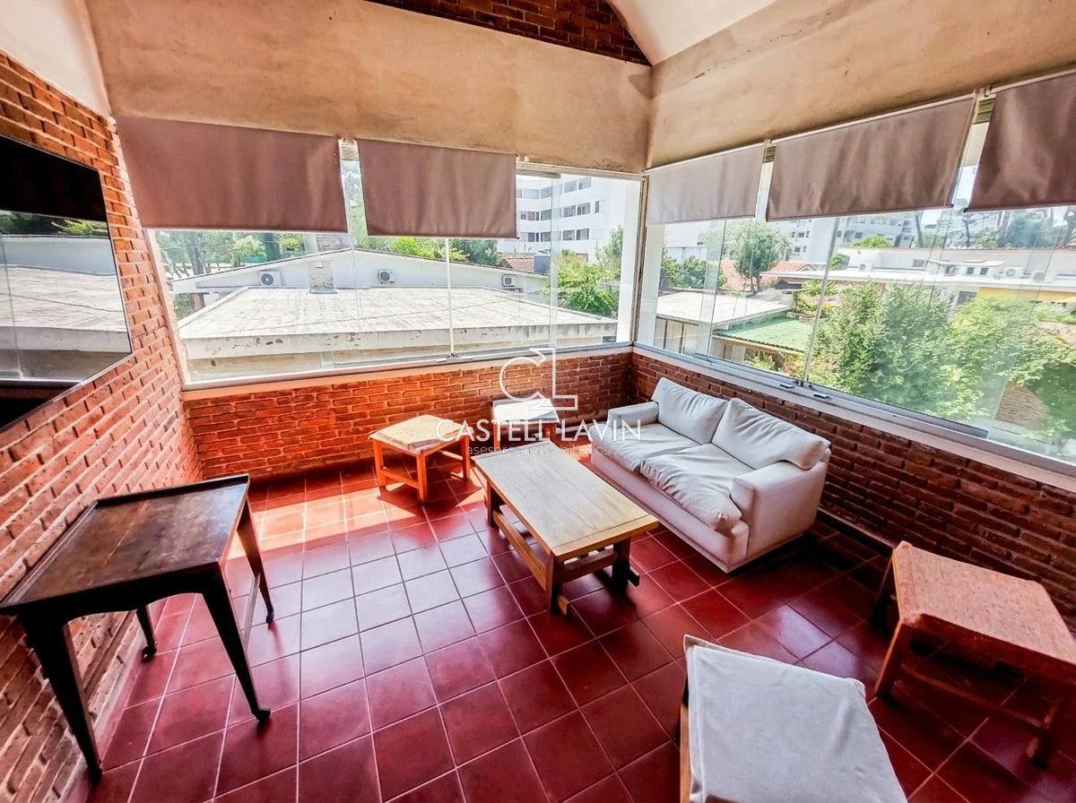Casa ID.102 - Alquiler Anual Casa 4 Dormitorios Playa Mansa Punta del Este