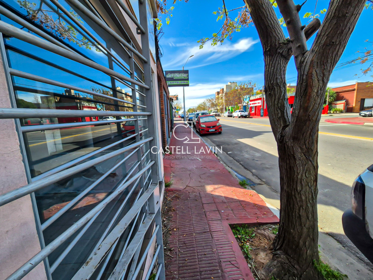Local Comercial ID.750 - Alquiler Anual Local Comercial sobre José Batlle Ordóñez Centro Maldonado