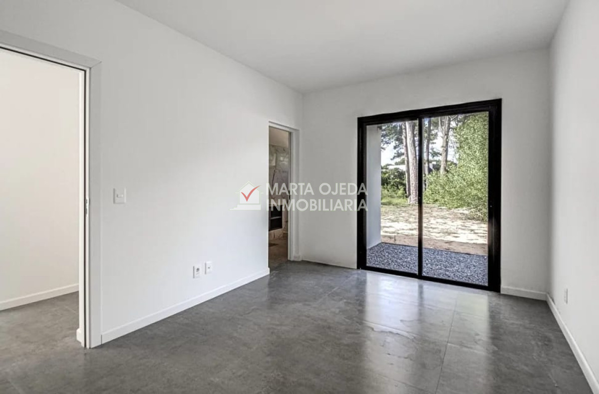 Casa ID.40824 - Casa a estrenar por Laguna del Sauce. Sistema tradicional con bloque celular (térmico). 3 dormitorios,  2 baños.