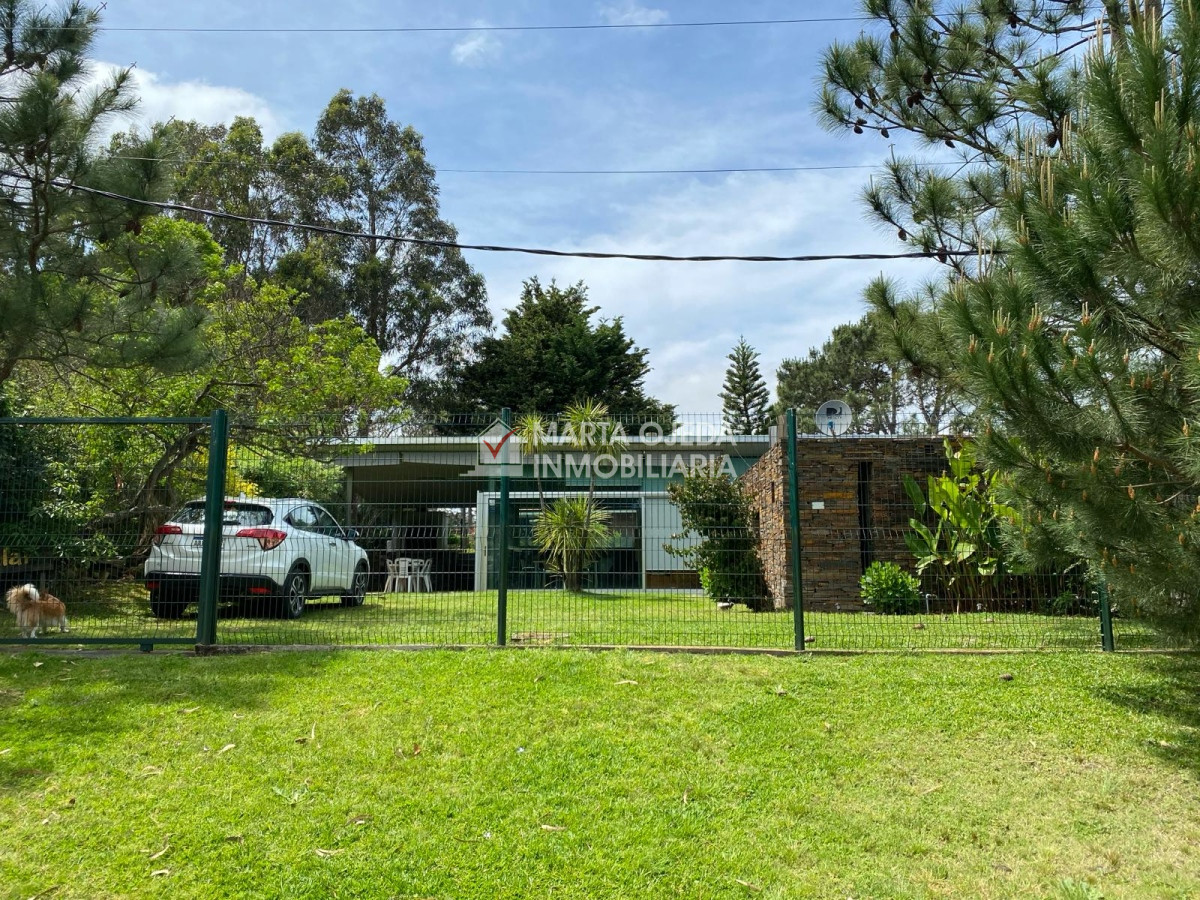 Casa ID.40823 - Casa en venta de 2 dormitorios en Pinares, Punta del Este