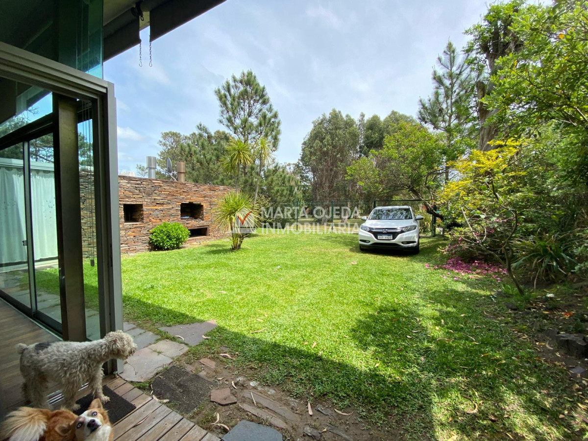 Casa ID.40823 - Casa en venta de 2 dormitorios en Pinares, Punta del Este