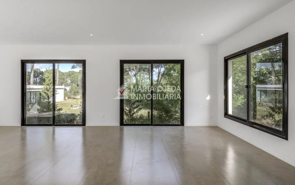 Casa ID.40824 - Casa a estrenar por Laguna del Sauce. Sistema tradicional con bloque celular (térmico). 3 dormitorios,  2 baños.