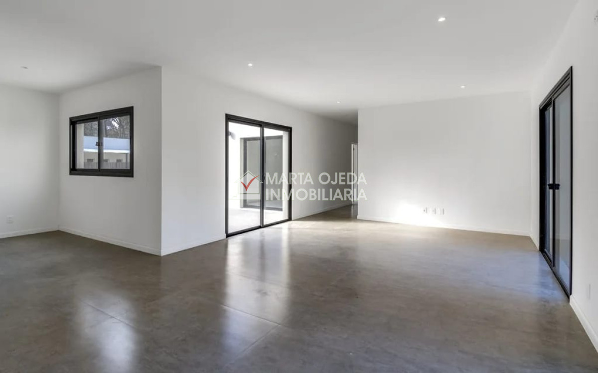 Casa ID.40824 - Casa a estrenar por Laguna del Sauce. Sistema tradicional con bloque celular (térmico). 3 dormitorios,  2 baños.