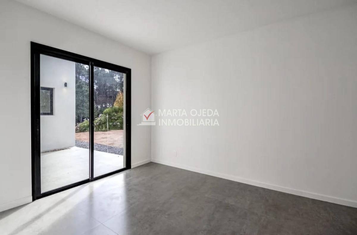 Casa ID.40824 - Casa a estrenar por Laguna del Sauce. Sistema tradicional con bloque celular (térmico). 3 dormitorios,  2 baños.
