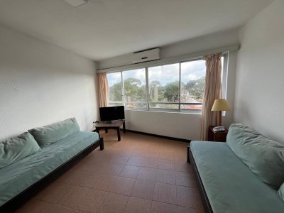 Apartamento 1 dormitorio, 1 baño. Edificio con Piscina, Barbacoa con parrillero, en Club Sol del Este.