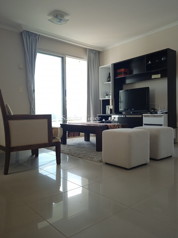 Apartamento ID.2426 - Apartamento en venta de 2 dormitorios, en zona céntrica con variedad de servicios. Punta del Este. 