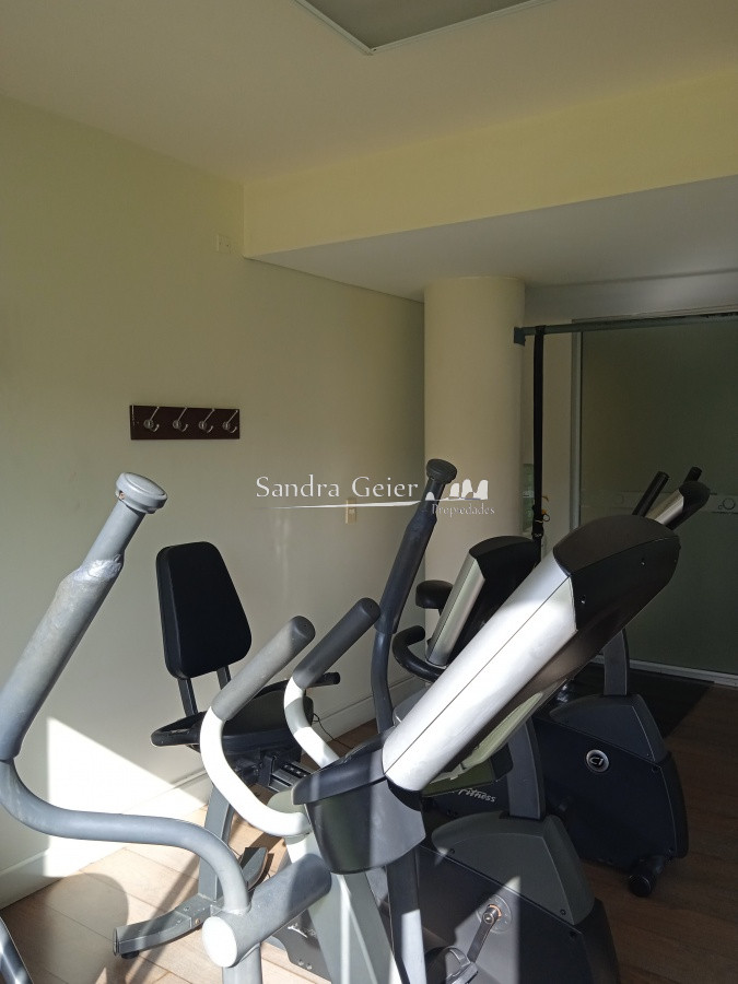 Apartamento ID.2426 - Apartamento en venta de 2 dormitorios, en zona céntrica con variedad de servicios. Punta del Este. 