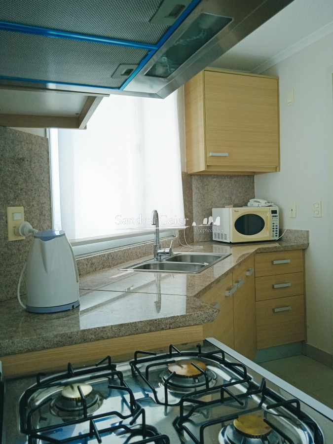 Apartamento ID.2426 - Apartamento en venta de 2 dormitorios, en zona céntrica con variedad de servicios. Punta del Este. 