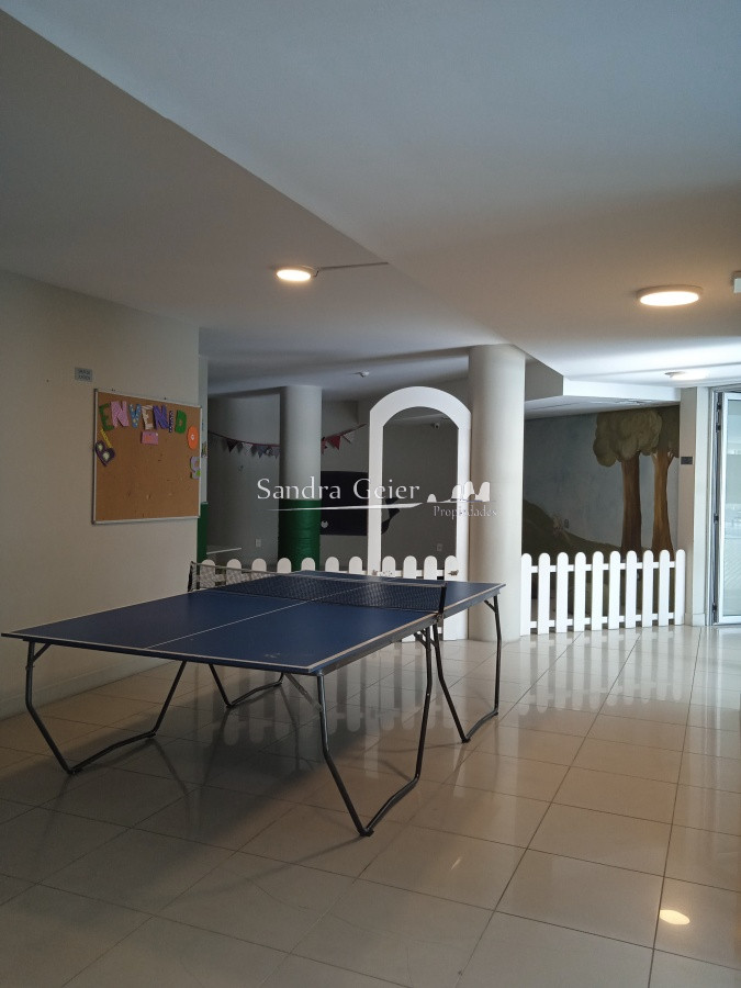 Apartamento ID.2426 - Apartamento en venta de 2 dormitorios, en zona céntrica con variedad de servicios. Punta del Este. 