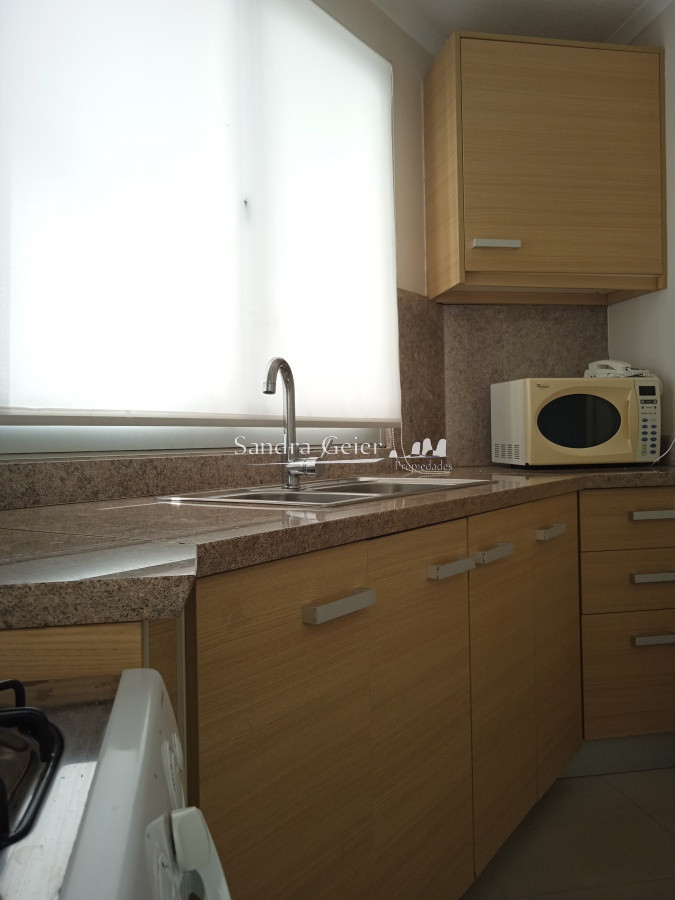 Apartamento ID.2426 - Apartamento en venta de 2 dormitorios, en zona céntrica con variedad de servicios. Punta del Este. 