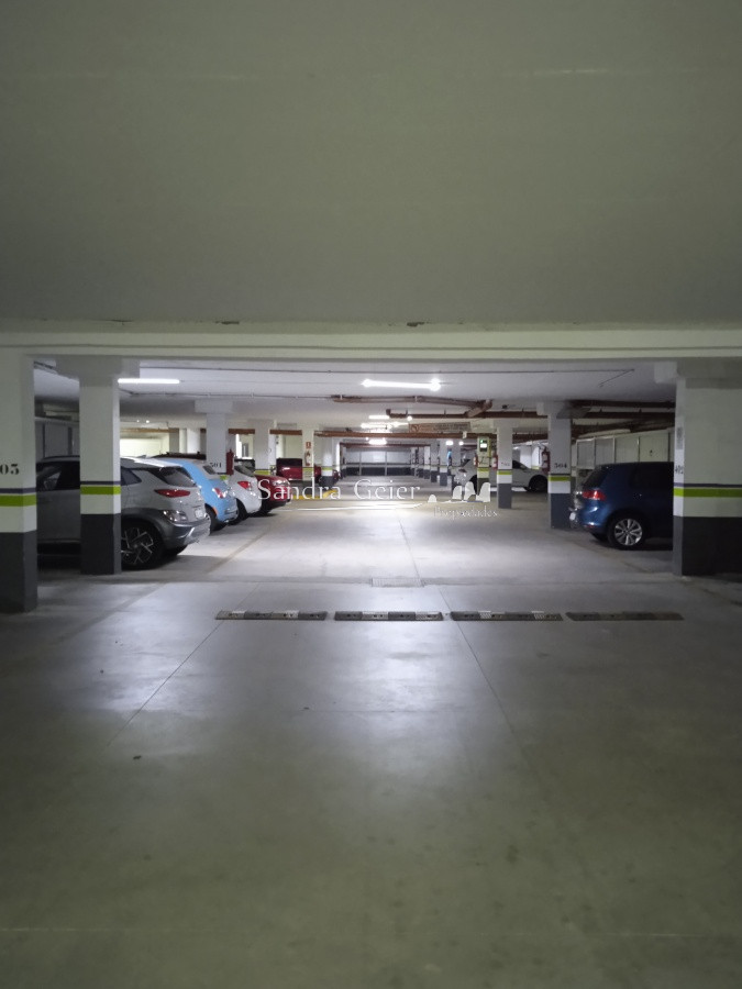Apartamento ID.2426 - Apartamento en venta de 2 dormitorios, en zona céntrica con variedad de servicios. Punta del Este. 