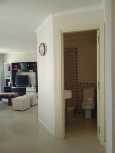 Apartamento ID.2426 - Apartamento en venta de 2 dormitorios, en zona céntrica con variedad de servicios. Punta del Este. 