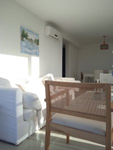 Apartamento ID.2427 - Amplio apartamento de 2 dormitorios y 2 baños, ubicado en un punto estratégico, cerca de todo, con terraza tipo patio.