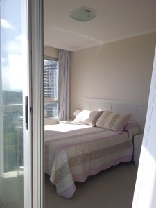 Apartamento ID.2426 - Apartamento en venta de 2 dormitorios, en zona céntrica con variedad de servicios. Punta del Este. 